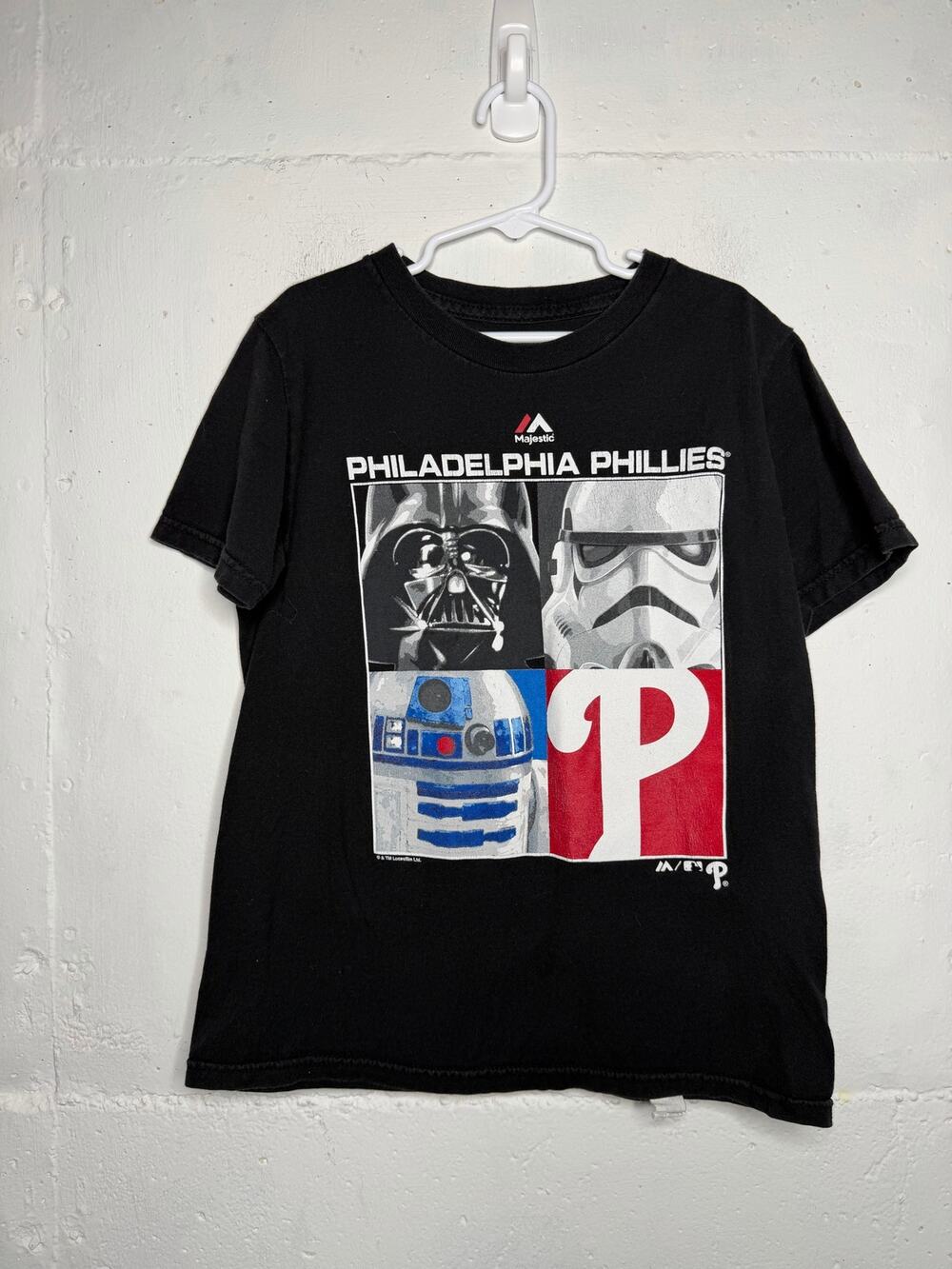 Majestic MLB Philadelphia Phillies Star Wars graphic t-shirt Size 8